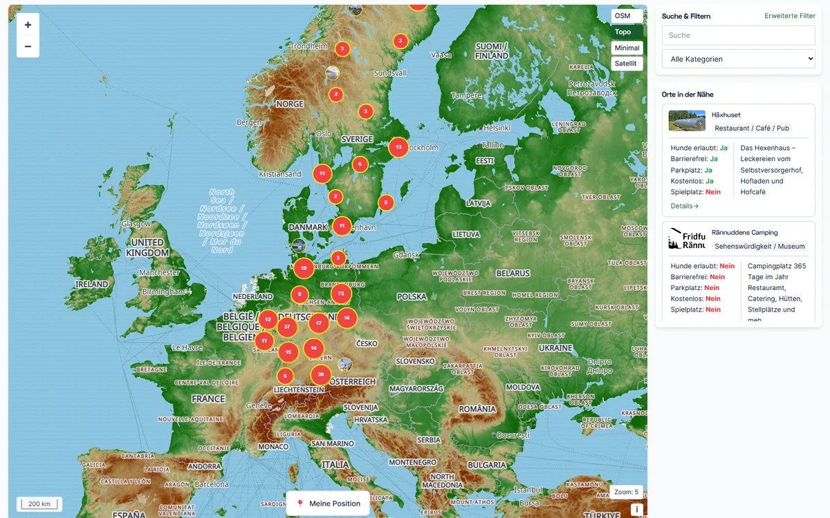 GeoAtrium Community Map ekrano nuotrauka: Europos žemėlapis su sugrupuotomis vietomis ir sąrašu „Vietos netoliese“